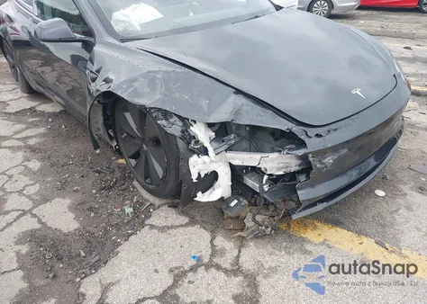 2024 Tesla Model 3 Long Range Dual Motor All-Wheel Drive/Rear-Wheel Drive z USA, uszkodzony, nr VIN 5YJ3E1EA2RF872670